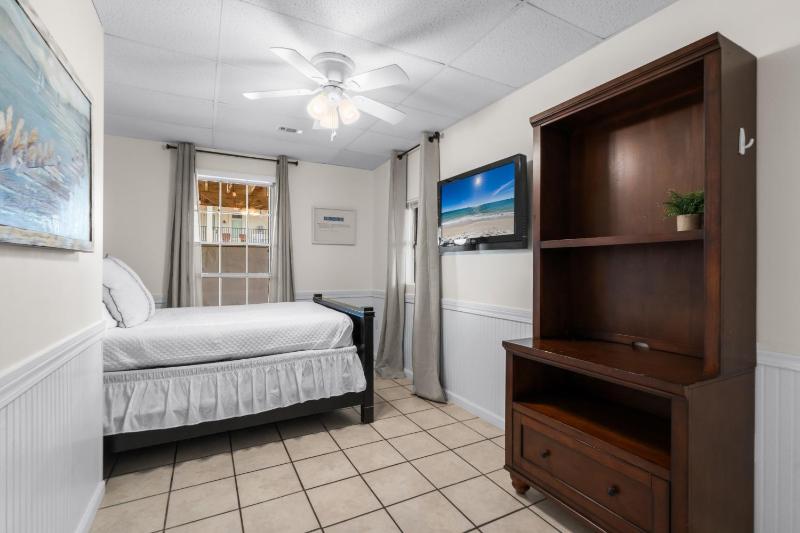 Flip Side Oasis Beach House - image 27