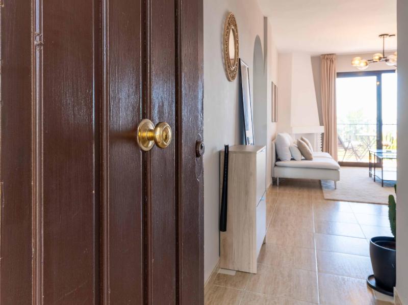 PRIME LOCATION! Few minutes walk to the Beach Sports Club Restaurants Supermarkets and more! - image 13