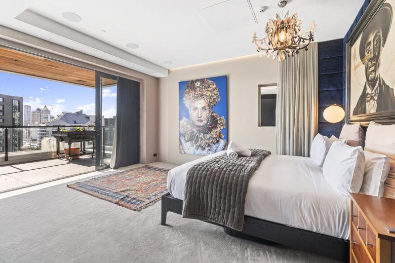 Exclusive Urban Retreat - image 10