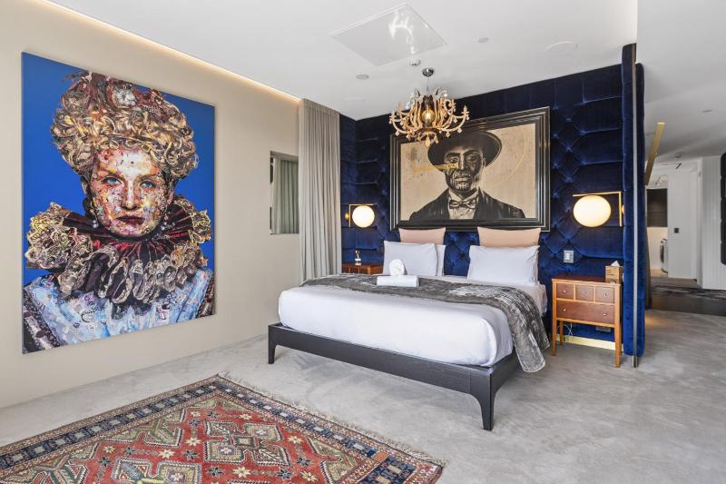 Exclusive Urban Retreat - image 16
