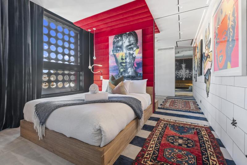 Exclusive Urban Retreat - image 12