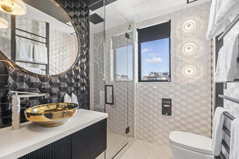 Exclusive Urban Retreat - image 15