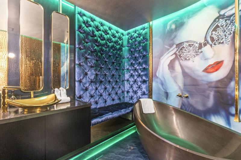 Exclusive Urban Retreat - image 13