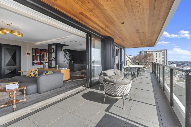 Exclusive Urban Retreat - image 14