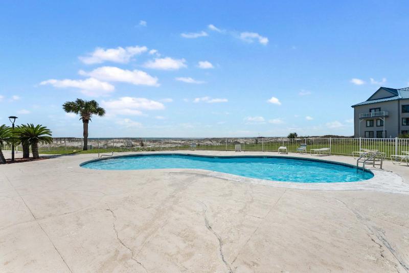 Gulf View Condo Pools Hot Tubs Boardwalk to Beach - image 34