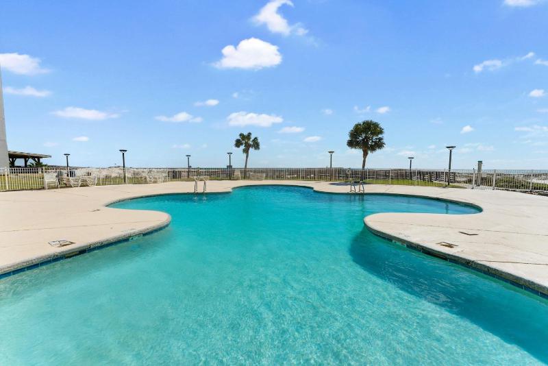 Gulf View Condo Pools Hot Tubs Boardwalk to Beach - image 32