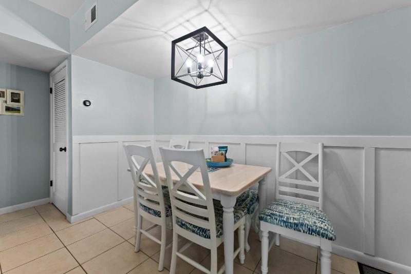 Gulf View Condo Pools Hot Tubs Boardwalk to Beach - image 15