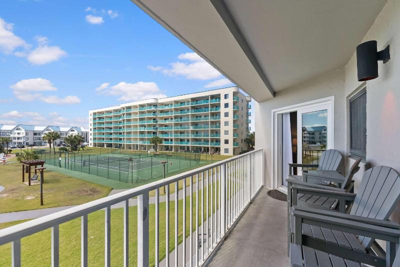 Gulf View Condo Pools Hot Tubs Boardwalk to Beach - image 11