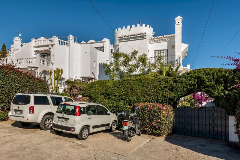 Los olivos villa with heated pool - image 35