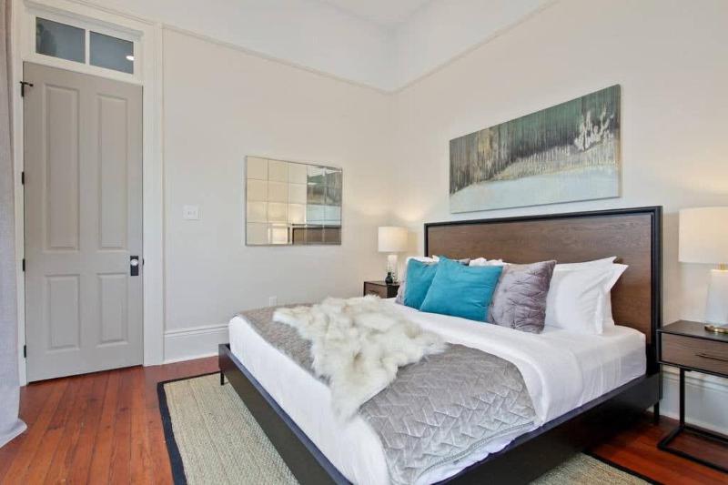 Refurbished Home with Hot Tub - image 10