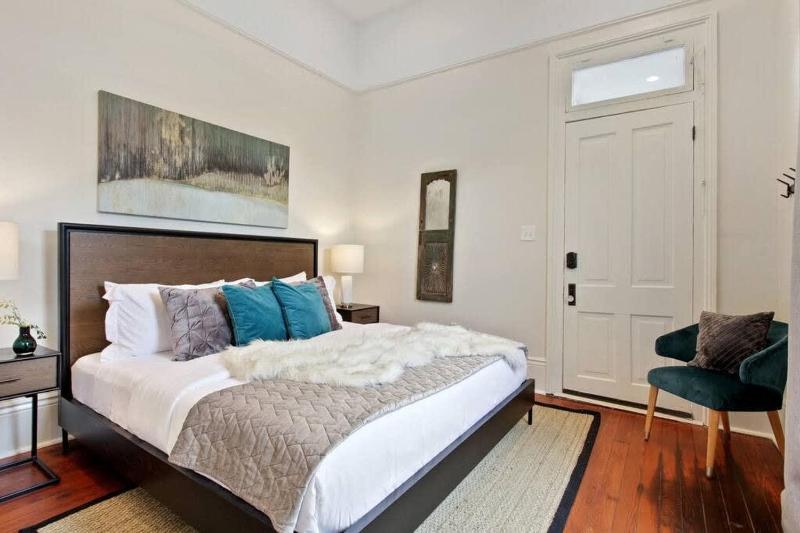 Refurbished Home with Hot Tub - image 12