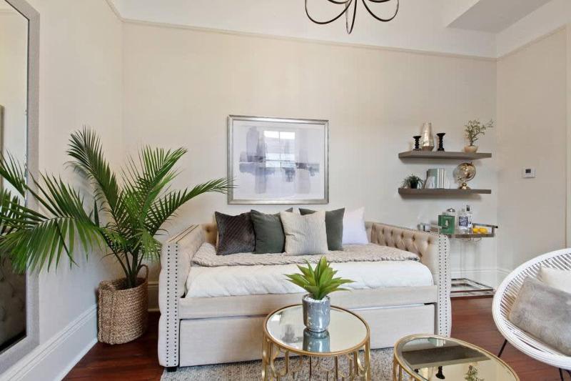Refurbished Home with Hot Tub - image 8