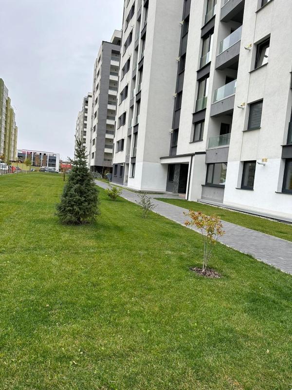Luxury Glam Apartments Coresi Mall Area - Parking Option - image 3