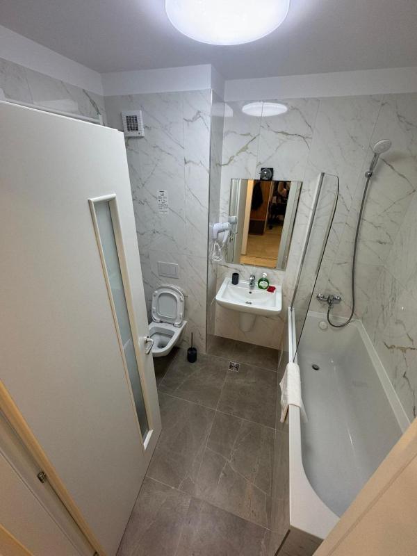 Luxury Glam Apartments Coresi Mall Area - Parking Option - image 12