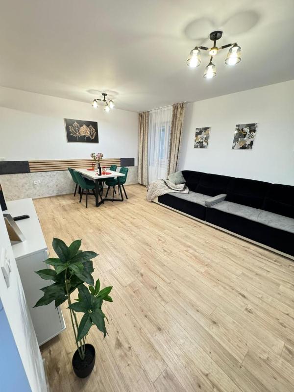 Luxury Glam Apartments Coresi Mall Area - Parking Option - image 14