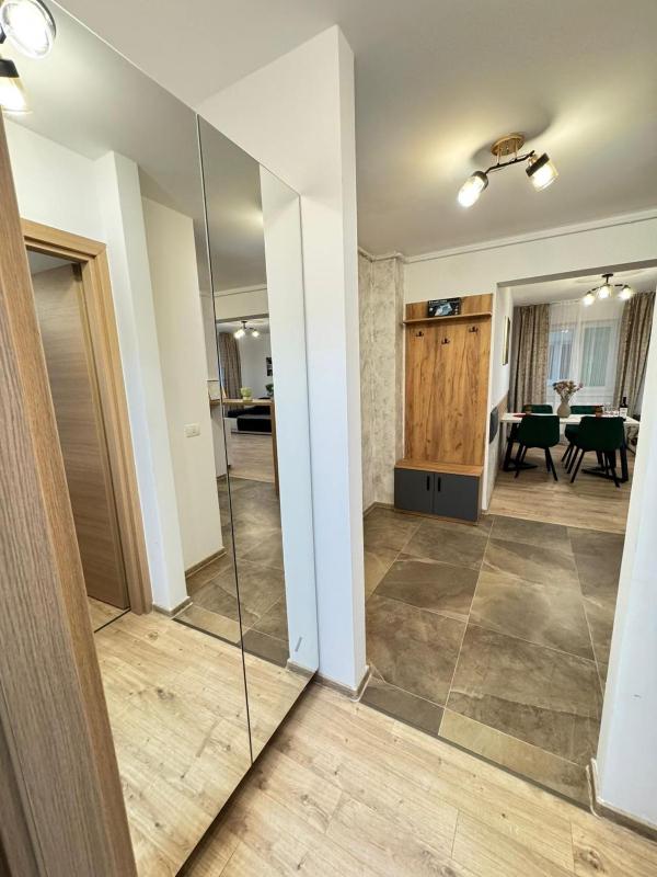 Luxury Glam Apartments Coresi Mall Area - Parking Option - image 7