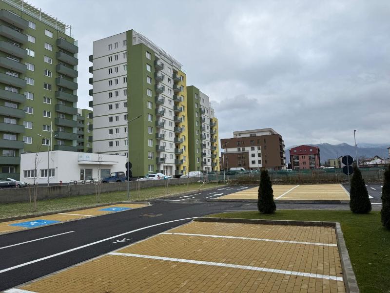 Luxury Glam Apartments Coresi Mall Area - Parking Option - image 8