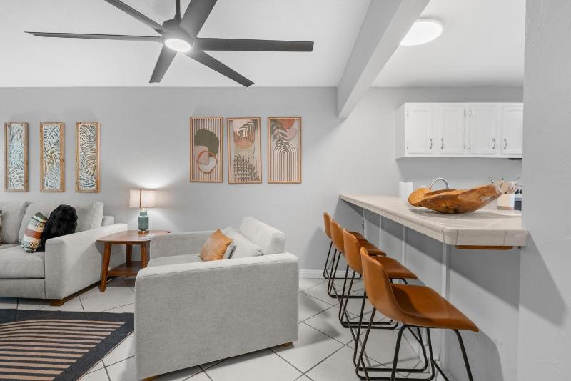 Royal Kahili B204 AC Across From Lyman’s/Banyans - image 17