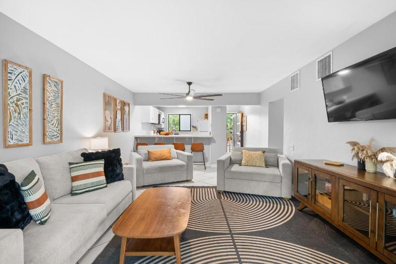 Royal Kahili B204 AC Across From Lyman’s/Banyans - image 10