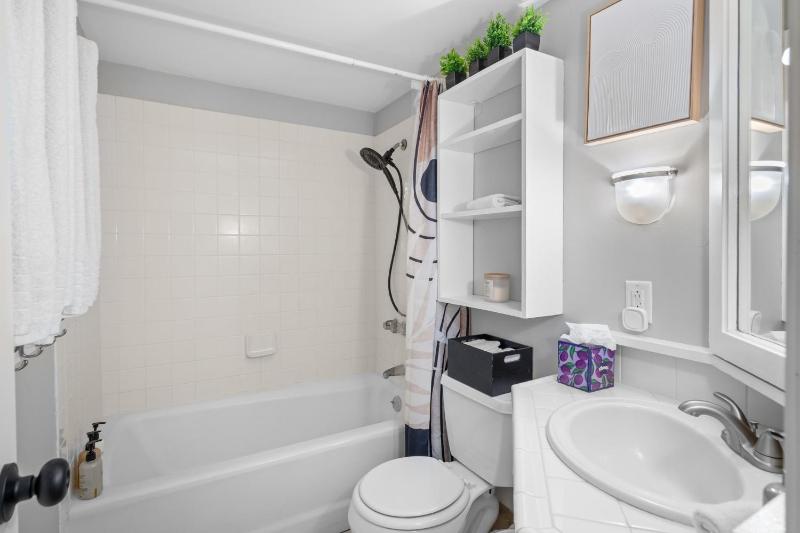 Royal Kahili B204 AC Across From Lyman’s/Banyans - image 34