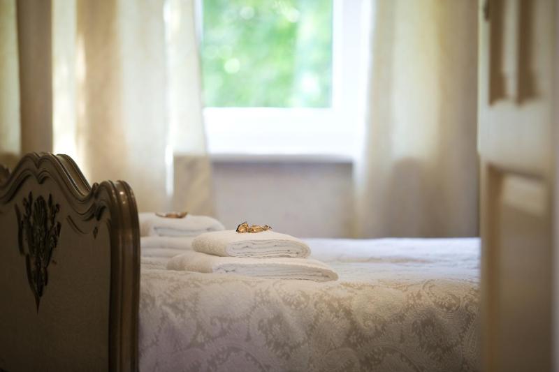 Deluxe Double Room image 3