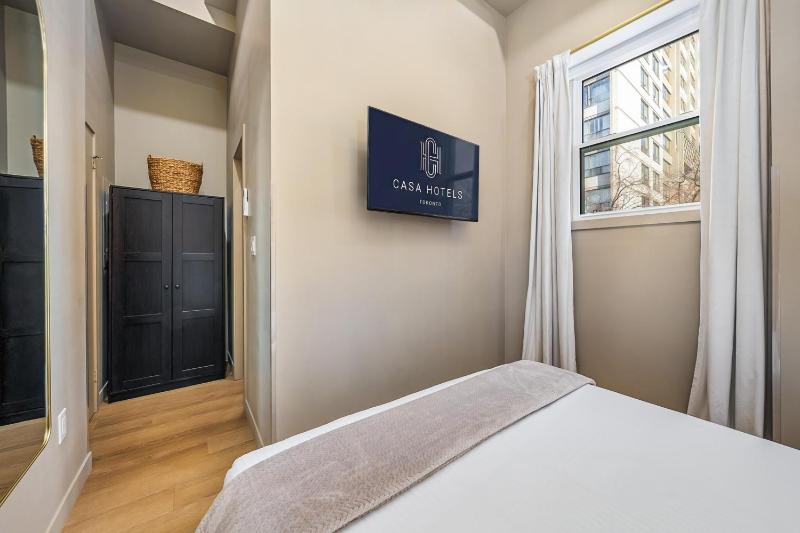 The McCaul by Casa Hotels Downtown Suite Near AGO - image 13