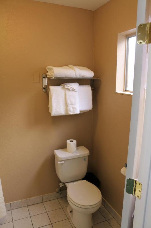 Double Queen Room - Non Smoking image 4
