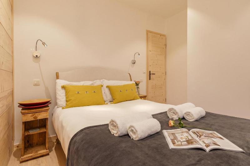 Chalets Bonheur 6BR Sauna Sleeps 10 - Happy Rentals - image 39