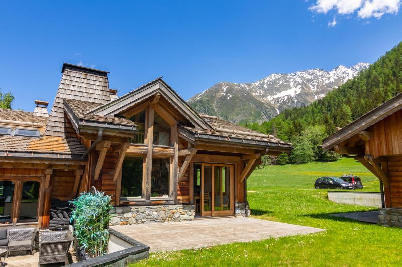 Chalets Bonheur 6BR Sauna Sleeps 10 - Happy Rentals - image 28