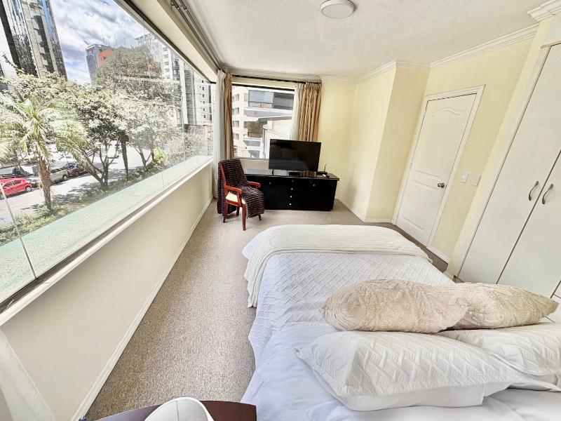Stylish Spacious Suite near La Carolina Park - Quicentro Prime Location - image 3