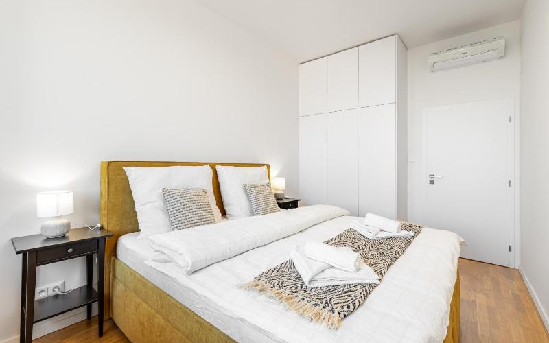 Modern City View Apt FREE Parking - image 15