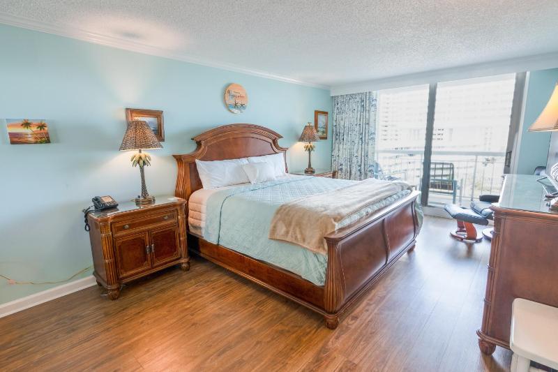 705 S Hampton Comfortable Oceanview Retreat with Private Balcony - image 12