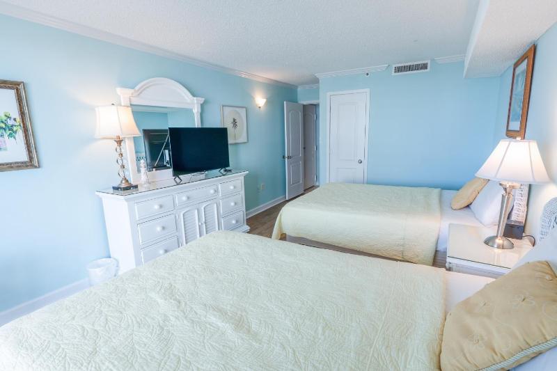 705 S Hampton Comfortable Oceanview Retreat with Private Balcony - image 8
