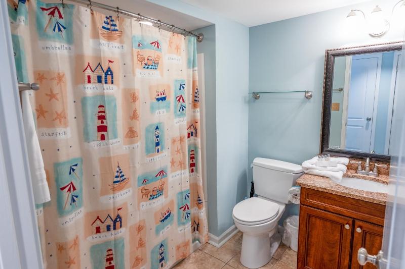 705 S Hampton Comfortable Oceanview Retreat with Private Balcony - image 3