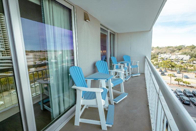 705 S Hampton Comfortable Oceanview Retreat with Private Balcony - image 15