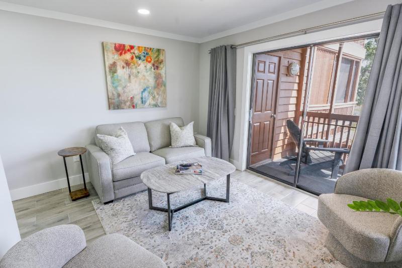 112 Arrowhead – Unique Lakefront 2BR at Kingston condo - image 9
