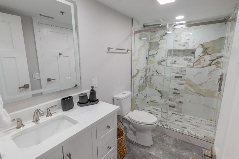 112 Arrowhead – Unique Lakefront 2BR at Kingston condo - image 7