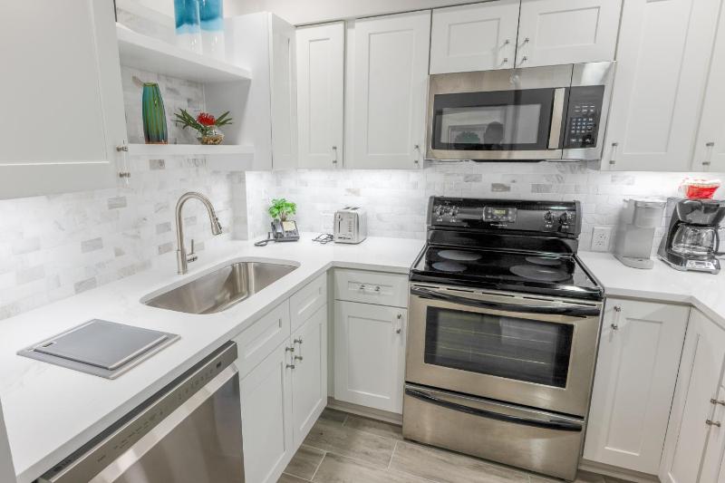 112 Arrowhead – Unique Lakefront 2BR at Kingston condo - image 12