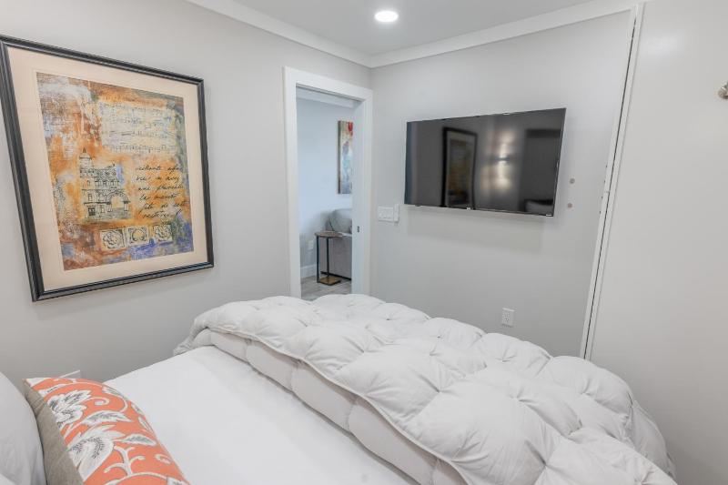 112 Arrowhead – Unique Lakefront 2BR at Kingston condo - image 10