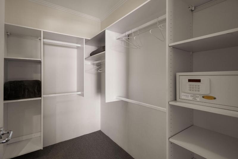 Sun City - Private Apartments Hosted by Coastal Letting Co - image 4