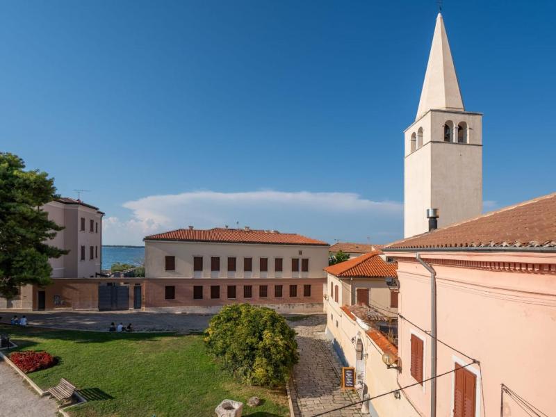 Apartment in Porec near Old Town Beach - image 1