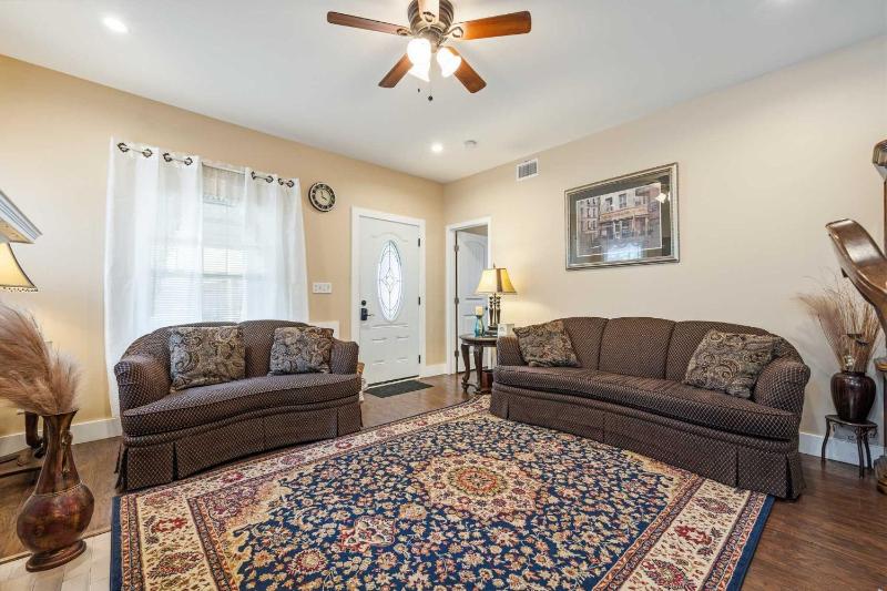 Louisville Retreat with Firepit - Fenced Yard - Grill - Family Friendly - image 33