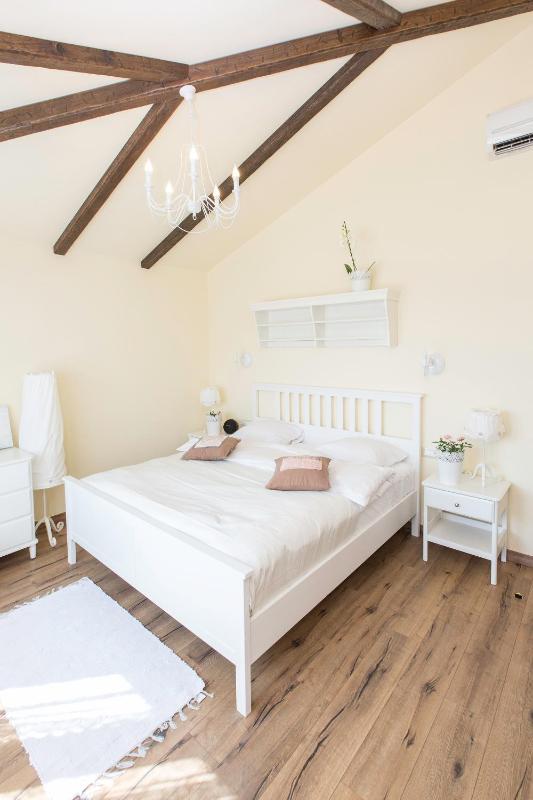 Six-Bedroom House image 2