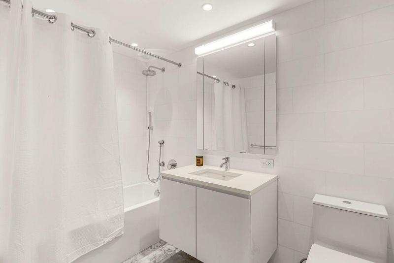 Embassy I 21st floor 2BR with Doorman Gym Pool - image 16