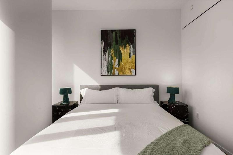 Embassy I 21st floor 2BR with Doorman Gym Pool - image 3