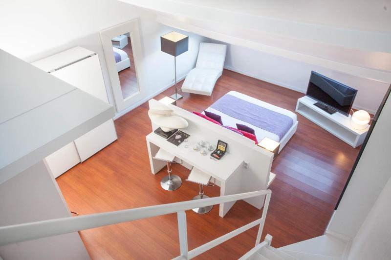 Premium Double Room image 4