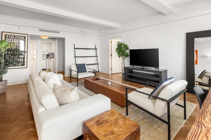Essex I by Haus 1BR Central Park Loft w Elevator - image 12