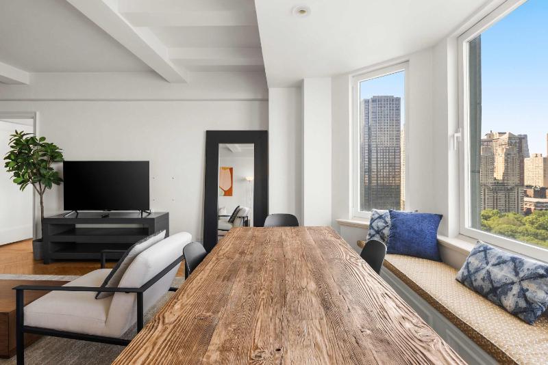 Essex I by Haus 1BR Central Park Loft w Elevator - image 10