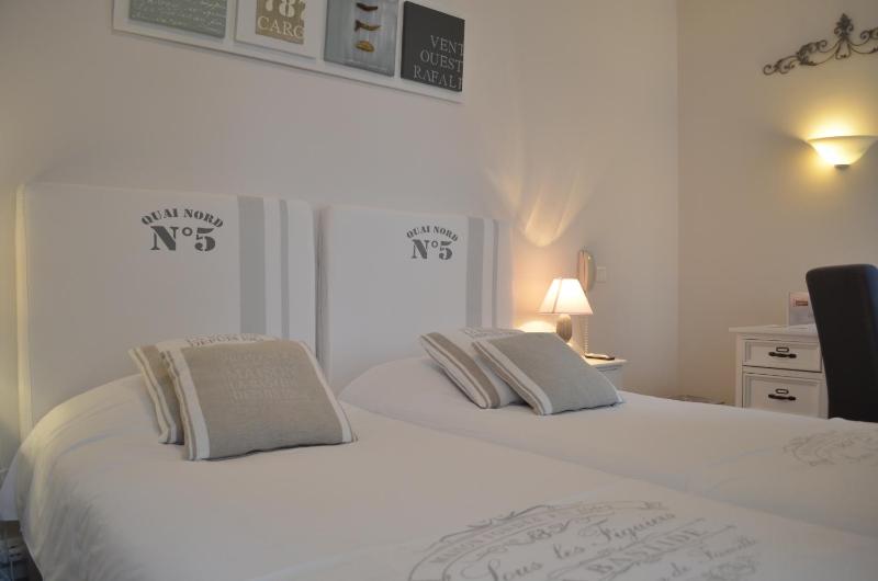 Comfort Twin Room image 1