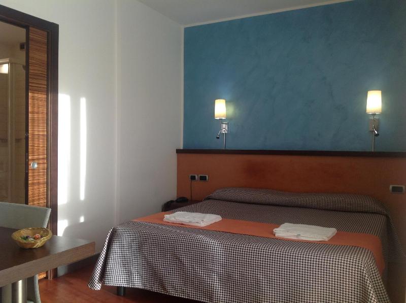 Double or Twin Room image 3